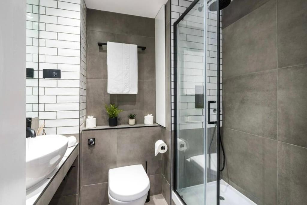 3 X Bedroom Riverside Flat With Hot Tub On Roof Terrace Londen Buitenkant foto