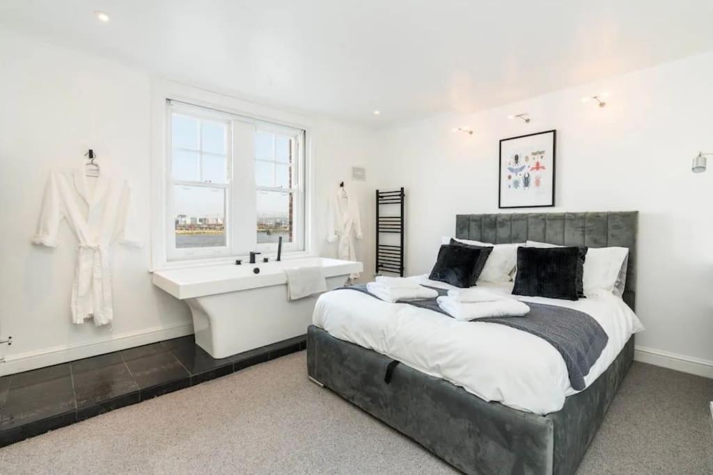 3 X Bedroom Riverside Flat With Hot Tub On Roof Terrace Londen Buitenkant foto