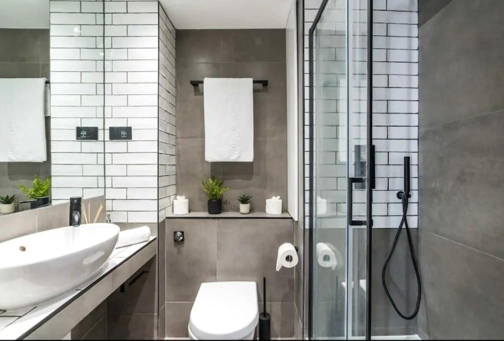 3 X Bedroom Riverside Flat With Hot Tub On Roof Terrace Londen Buitenkant foto