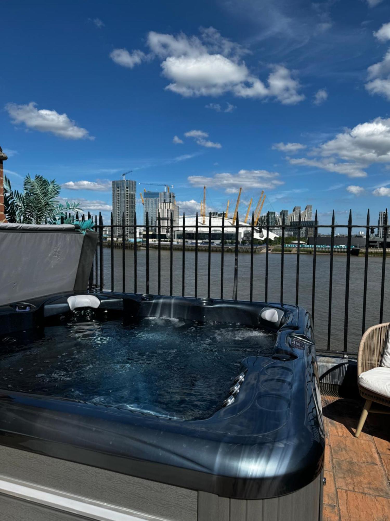 3 X Bedroom Riverside Flat With Hot Tub On Roof Terrace Londen Buitenkant foto