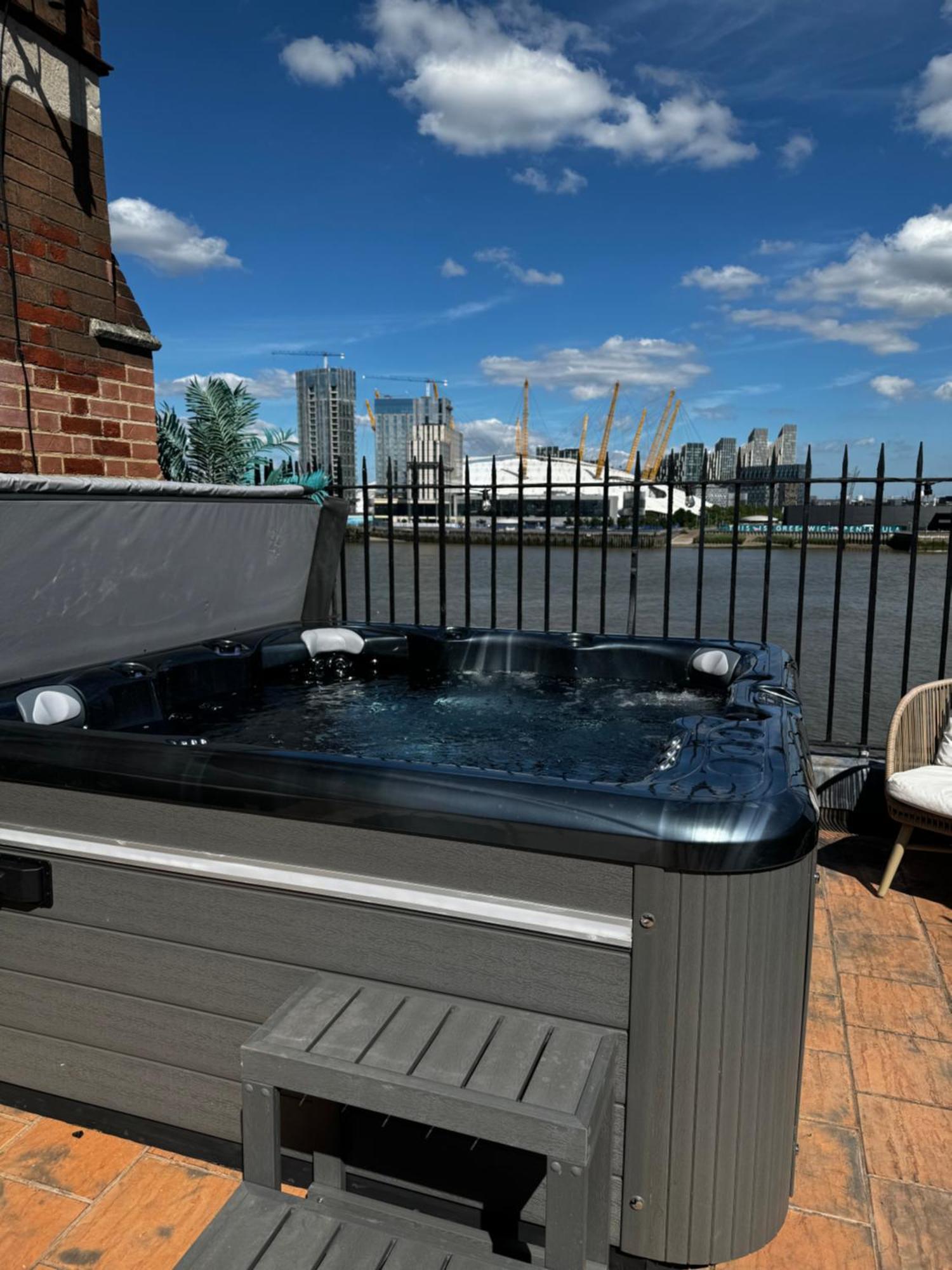 3 X Bedroom Riverside Flat With Hot Tub On Roof Terrace Londen Buitenkant foto